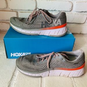 Hoka One One Cavu size Women’s 8.5